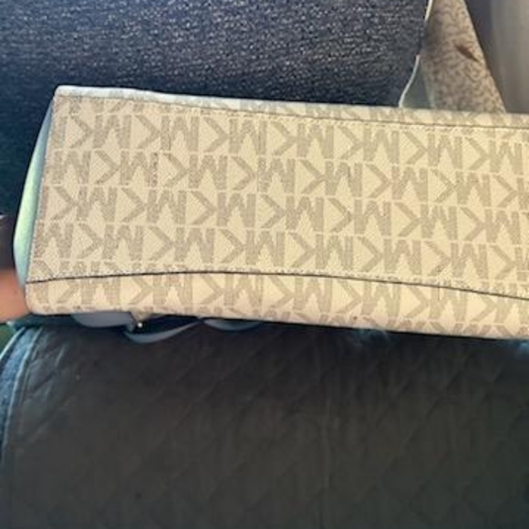 Michael Kors purse new - Picture 3 of 7